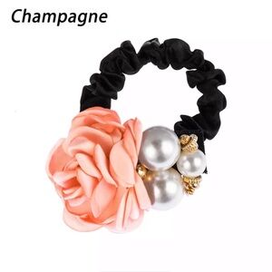 Elegant hair tie with flower and faux Pearls.NWT